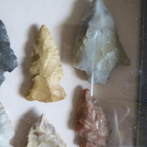 VINTAGE REAL ARTIFACT NATIVE AMERICAN INDIAN ARROWHEADS SHADOWBOX COLLECTION - Picture 4 of 10